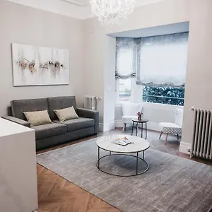 Naiala Apartment